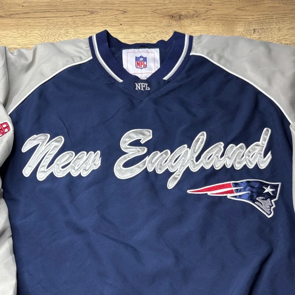 Men’s NFL New England Navy and Silver Sweatshirt Size Medium - Picture 2 of 8